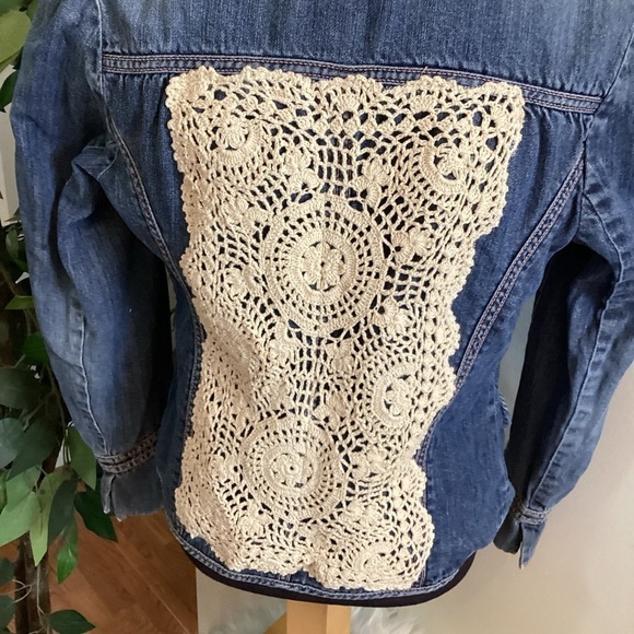 Gap Woman’s size 8 Jean Jacket with crochet lace panel in the back front… - Picture 7 of 16